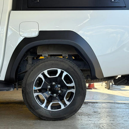 Allargamenti Parafanghi per Toyota Hilux 8ª Serie Facelift 2020+
