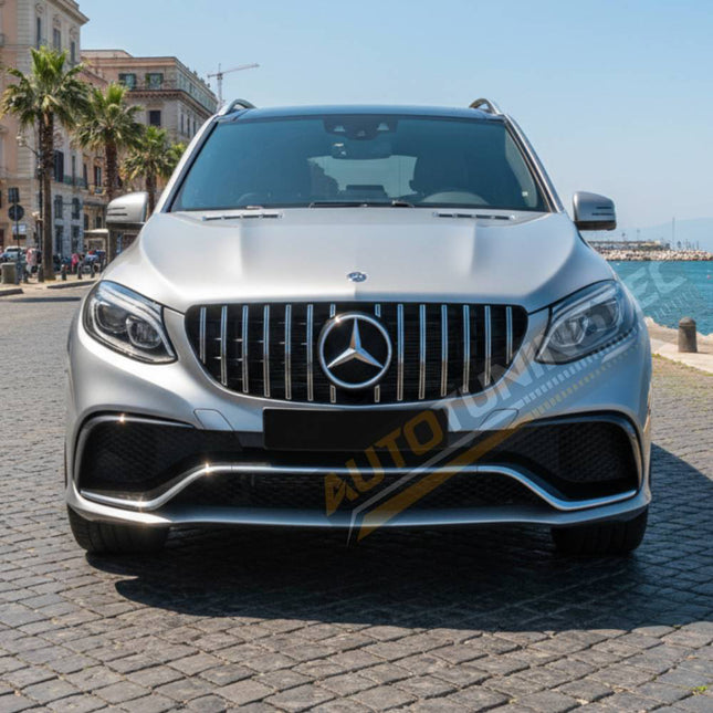 Calandra sportiva per Mercedes GLE W166 (2015-2019), con finitura nera e profili cromati, alta qualità garantita.