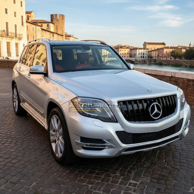 Calandra sportiva nero lucido per Mercedes GLK X204 facelift, modello 2012-2015, senza telecamera.