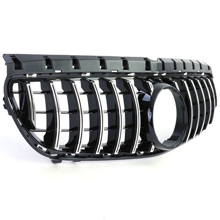 Calandra frontale Mercedes B W246 , vista ravvicinata del montaggio