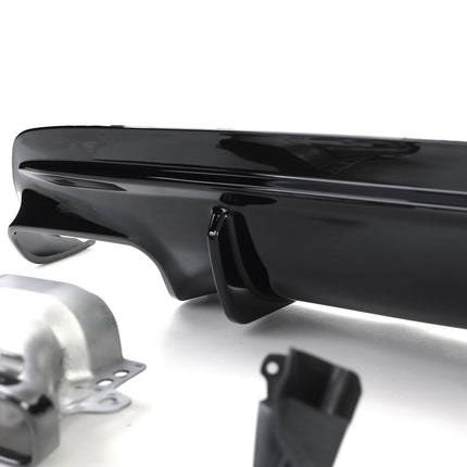 Vista ravvicinata del diffusore posteriore premium per Mercedes CLA C117 2016-2019