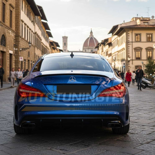 Dettaglio del diffusore posteriore nero lucido con terminali neri per Mercedes CLA C117