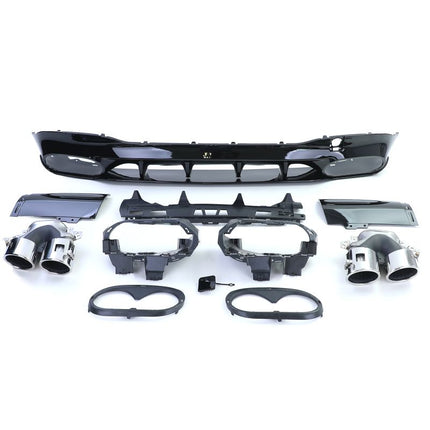 Migliora l'estetica della tua CLA C118 con il diffusore AMG nero lucido e terminali cromati