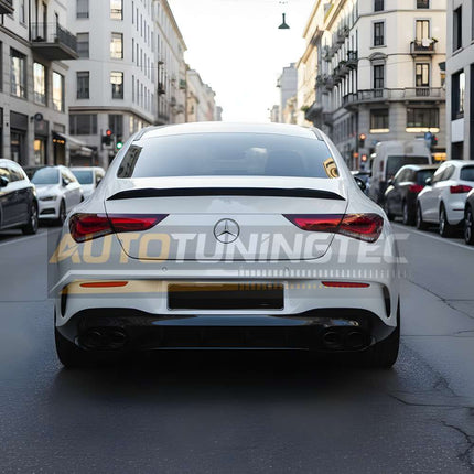 Visione posteriore della Mercedes CLA X118 con upgrade diffusore AMG e terminali in acciaio inox