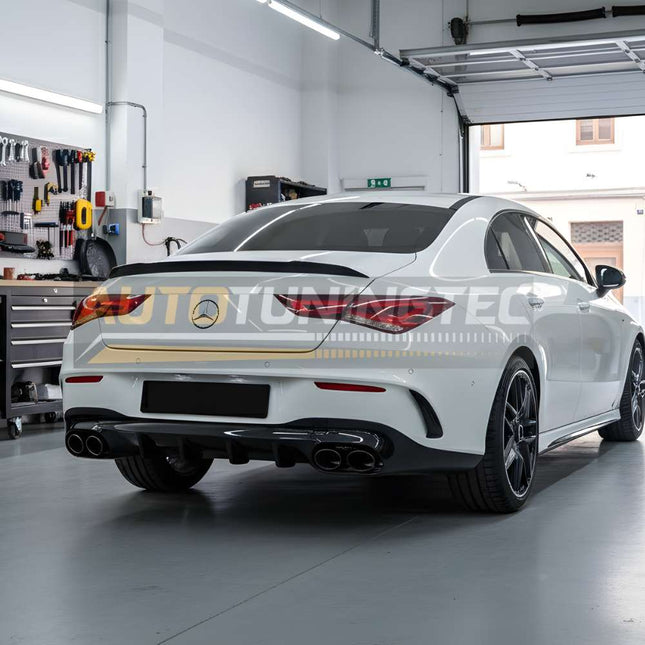 Mercedes CLA C118 X118 con diffusore AMG-Line e terminali neri, finitura premium