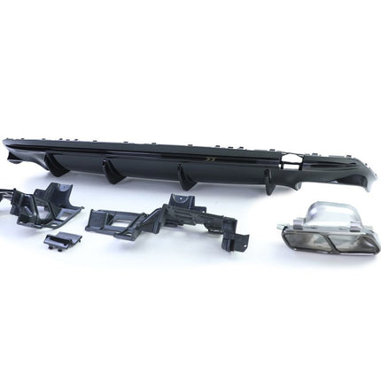 Terminali di scarico neri in acciaio inox integrati nel diffusore AMG per Mercedes CLA C117 2016-2019