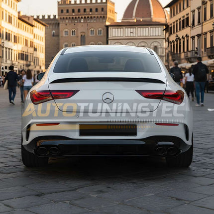 Mercedes CLA X118 con diffusore AMG Line e terminali di scarico neri, design sportivo 2019-2022