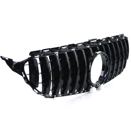 Immagine della calandra sportiva AMG look per Mercedes Classe C W205 S205, valorizza l'estetica 2018-2021.