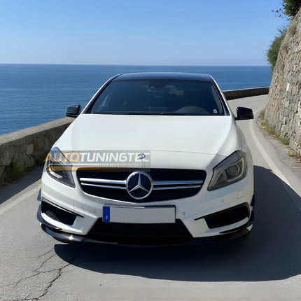 Vista frontale Mercedes W176 con griglia sportiva argento