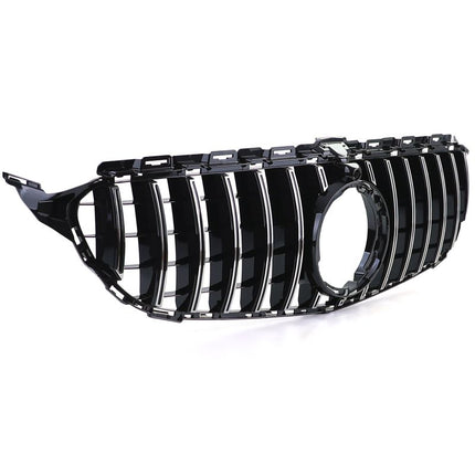 Vista frontale della Mercedes Classe C S205 con nuova calandra GT-R, miglioria estetica 2018-2021