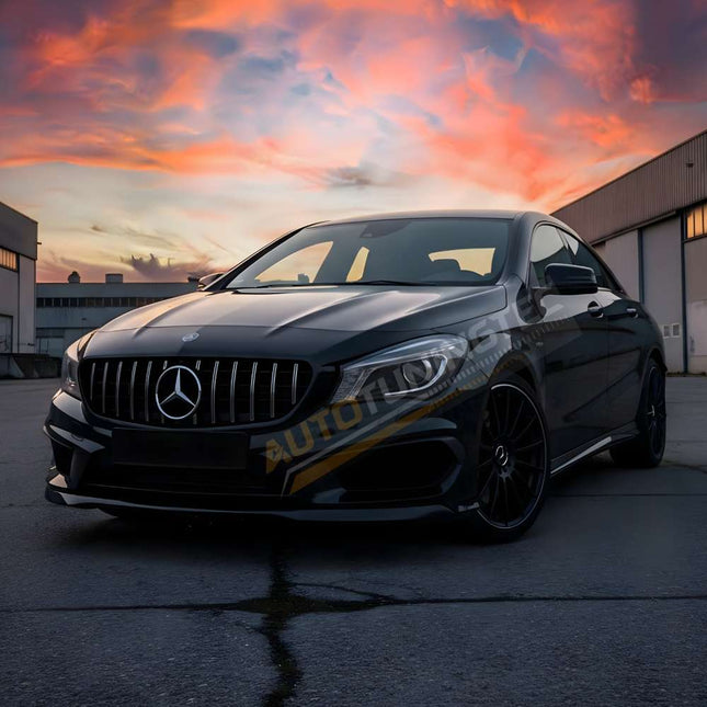 Calandra sportiva GT Look per Mercedes CLA C117, finitura nero lucido con profili cromati.