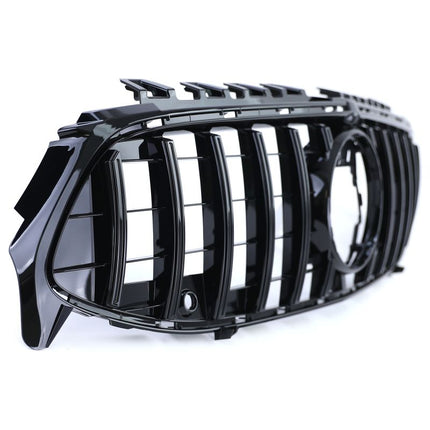 Vista dettagliata della griglia anteriore Mercedes CLA X118 nera lucida