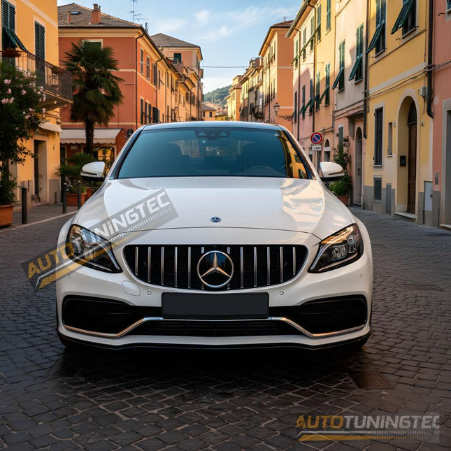 Dettaglio della griglia sportiva GT-R su Mercedes C W205 S205 facelift, finitura nero lucido e cromata