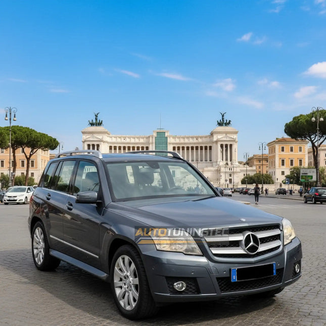 Dettaglio della griglia anteriore Mercedes GLK X204 GT-R look, perfetta per modelli 2008-2012.