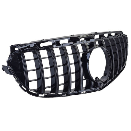 Installazione della griglia anteriore GT-R su Mercedes Classe E W212, elevata qualità e finitura impeccabile.