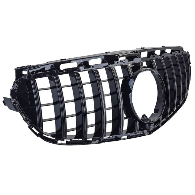 Installazione della griglia anteriore GT-R su Mercedes Classe E W212, elevata qualità e finitura impeccabile.