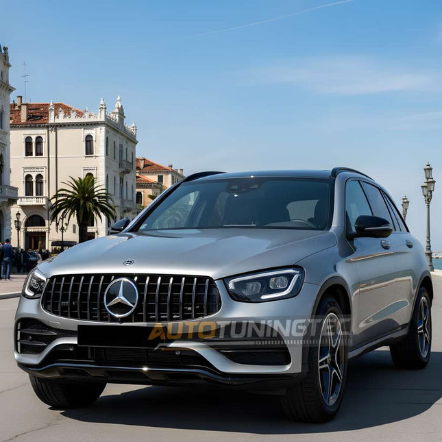 Visuale frontale della Mercedes GLC 2019-2022 con la nuova calandra sportiva GT-R Look.