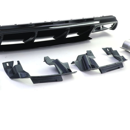 Dettaglio scarichi neri diffusore sportivo Mercedes W176