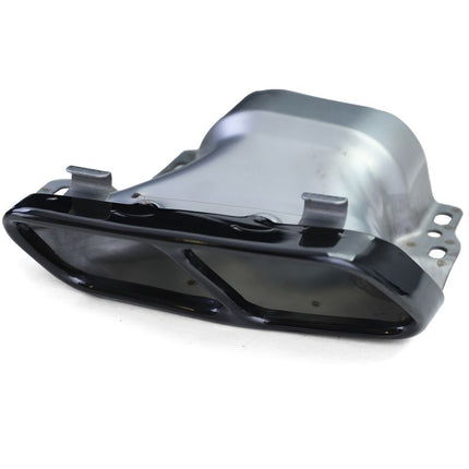 Terminali di scarico neri integrati nel diffusore AMG per CLA C117