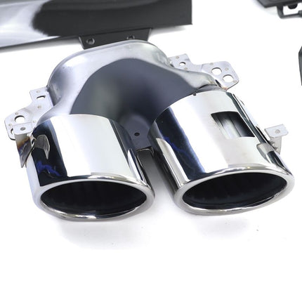 Terminali di scarico cromati integrati nel diffusore AMG per CLA C118, X118