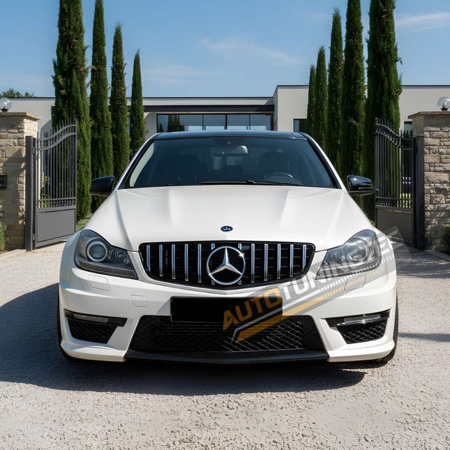 Vista frontale della griglia nero lucido per Mercedes Classe C C204 Coupé 2011-2014, stile AMG